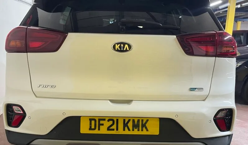 
2021 Kia niro White SUV full									