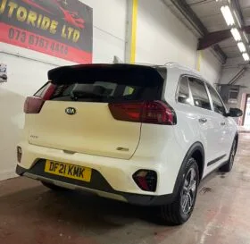 2021 Kia niro White SUV