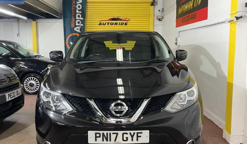 
2017 Nissan Qashqai Black SUV full									