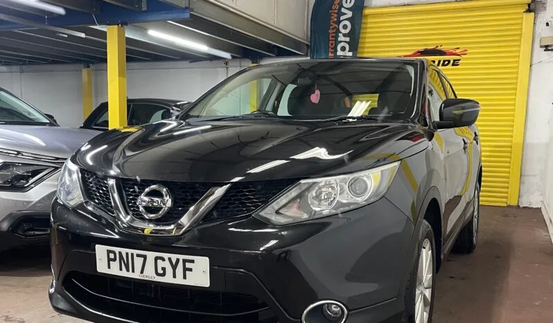 
2017 Nissan Qashqai Black SUV full									