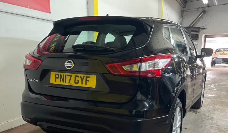 
2017 Nissan Qashqai Black SUV full									